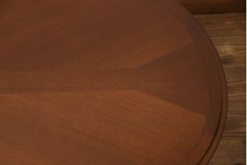 中古　美品!!　マルニ木工(MARUNI)　地中海シリーズ　クラシカルで優美な佇まいが魅力のセンターテーブル(ローテーブル、コーヒーテーブル、カフェテーブル、リビングテーブル、オーバル型)(定価約12万5千円)(R-067114)