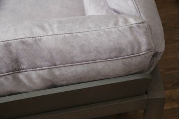 中古　極美品　富士ファニチャー(富士ファニチア、富士ファニチュア、フジファニチュア、FUJI FURNITURE)　Nagi　ゆったりとしたくつろぎの時間を演出する3人掛けソファとオットマンのセット(三人掛けソファ、3Pソファ、トリプルソファ、アームソファ、フットスツール)(定価約60万円)(R-067120)