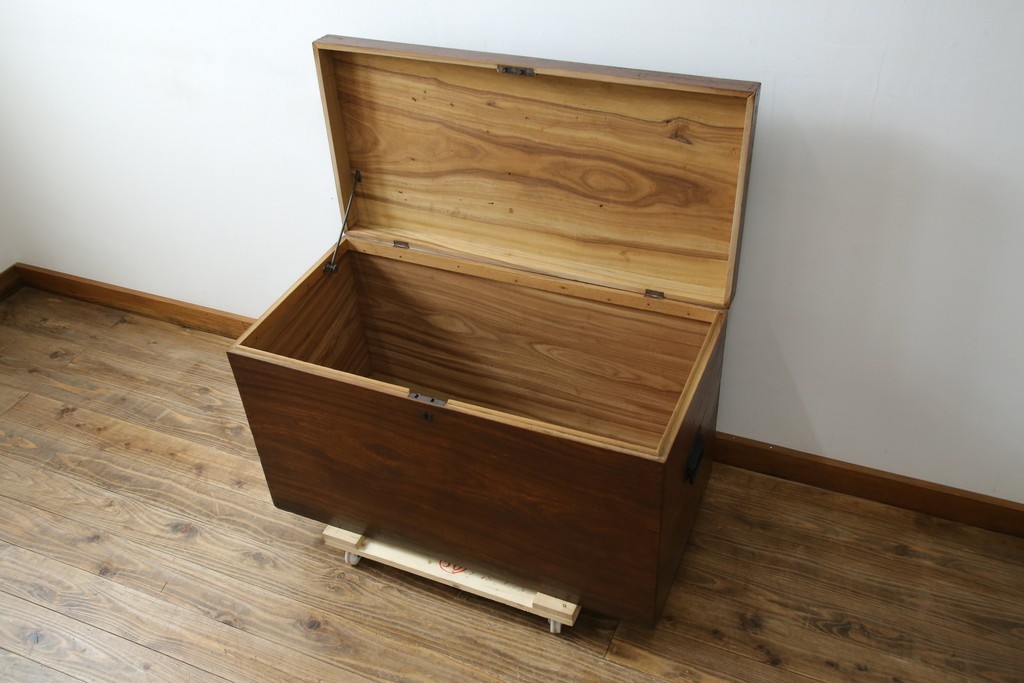 和製アンティーク　くすのき(クス、楠)材　シンプルなデザインが取り入れやすい収納箱　(R-067121)