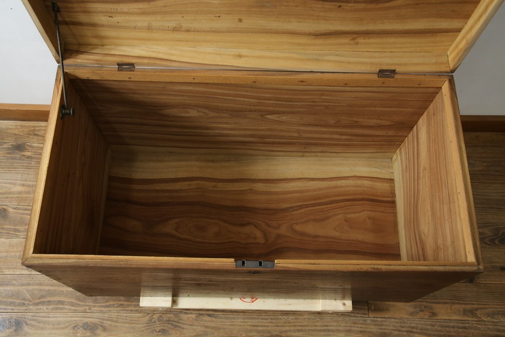 和製アンティーク　くすのき(クス、楠)材　シンプルなデザインが取り入れやすい収納箱　(R-067121)