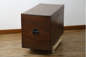 和製アンティーク　くすのき(クス、楠)材　シンプルなデザインが取り入れやすい収納箱　(R-067121)