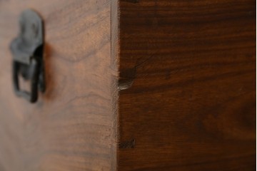 和製アンティーク　くすのき(クス、楠)材　シンプルなデザインが取り入れやすい収納箱　(R-067121)