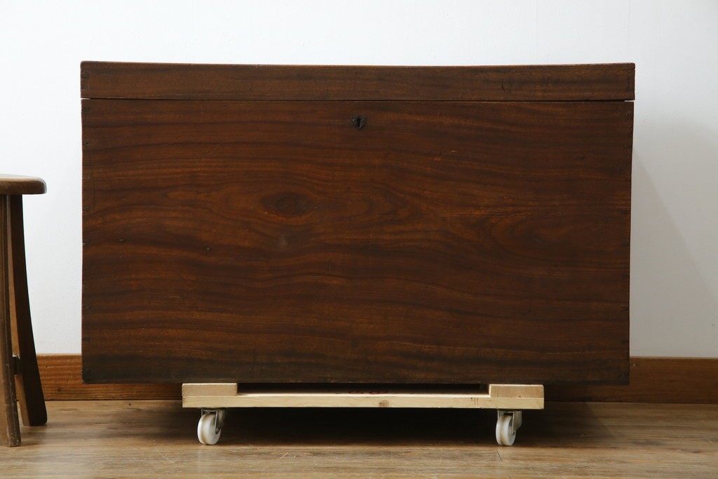 和製アンティーク　くすのき(クス、楠)材　シンプルなデザインが取り入れやすい収納箱　(R-067121)