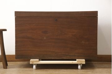 アンティーク雑貨　くすのき(クス、楠)材　シンプルなデザインが取り入れやすい収納箱(舟トランク、船トランク、ブランケットボックス、サイドテーブル、センターテーブル、ローテーブル、トランクテーブル)(R-067121)