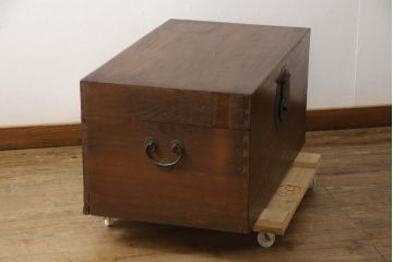 アンティーク雑貨　くすのき(クス、楠)材　真鍮(しんちゅう)　アジアンテイストのお部屋におすすめな李朝金具付き収納箱(船トランク、舟トランク、ブランケットボックス、トランクテーブル、ローテーブル、センターテーブル、ディスプレイ雑貨)(R-067122)