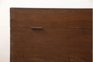 アンティーク雑貨　くすのき(クス、楠)材　真鍮(しんちゅう)　アジアンテイストのお部屋におすすめな李朝金具付き収納箱(船トランク、舟トランク、ブランケットボックス、トランクテーブル、ローテーブル、センターテーブル、ディスプレイ雑貨)(R-067122)