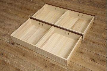 中古　美品　遠野民芸家具　漆塗り　格子引き戸が目を引く食器棚(和風キャビネット、収納棚、戸棚、本箱、ブックケース、飾り棚)(定価約70万円)(検索ワード:岩谷堂箪笥)(R-067123)