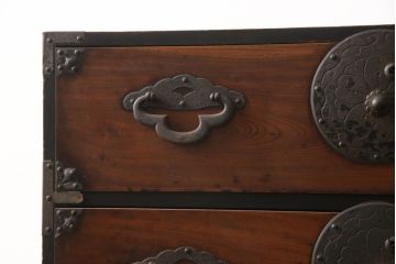 和製アンティーク　前面欅(ケヤキ)材　味わい深い風合いが魅力の米沢箪笥(重ね箪笥、衣装箪笥、収納たんす、整理タンス、時代箪笥、引き出し)(R-067124)