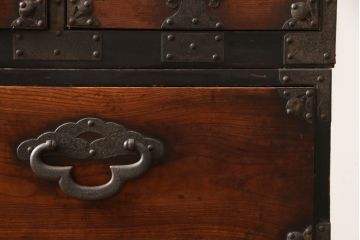 和製アンティーク　前面欅(ケヤキ)材　味わい深い風合いが魅力の米沢箪笥ローボード(テレビ台、テレビボード、ローチェスト、収納たんす、時代箪笥、引き出し)(R-067126)