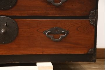 和製アンティーク　前面欅(ケヤキ)材　味わい深い風合いが魅力の米沢箪笥ローボード(テレビ台、テレビボード、ローチェスト、収納たんす、時代箪笥、引き出し)(R-067126)