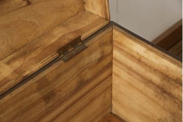 アンティーク雑貨　クスの木(くす、楠)材　真鍮(しんちゅう)金具　男前インテリアとしておすすめな船トランク(舟トランク、センターテーブル、ローテーブル、収納ボックス、ディスプレイ、収納箱)(R-067127)
