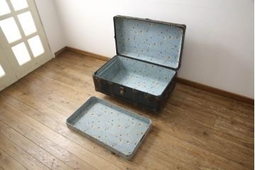 アンティーク雑貨　極上　上手物!!　美品　立派な金具が目を惹く船トランク(舟トランク、ローテーブル、センターテーブル、収納、ディスプレイ雑貨)(R-067128)