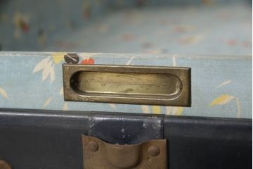 アンティーク雑貨　極上　上手物!!　美品　立派な金具が目を惹く船トランク(舟トランク、ローテーブル、センターテーブル、収納、ディスプレイ雑貨)(R-067128)