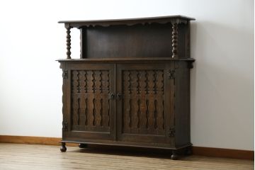 和製ビンテージ　神戸洋家具　凝ったデザインが目を引くナラ材製サイドボード(飾り棚、サイドキャビネット、収納棚、戸棚、ヴィンテージ)(R-067153)