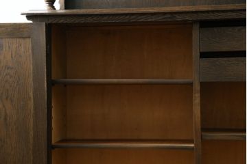 和製ビンテージ　神戸洋家具　凝ったデザインが目を引くナラ材製サイドボード(飾り棚、サイドキャビネット、収納棚、戸棚、ヴィンテージ)(R-067153)