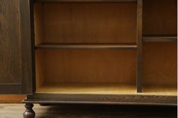 和製ビンテージ　神戸洋家具　凝ったデザインが目を引くナラ材製サイドボード(飾り棚、サイドキャビネット、収納棚、戸棚、ヴィンテージ)(R-067153)