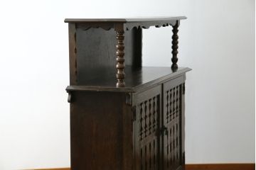 和製ビンテージ　神戸洋家具　凝ったデザインが目を引くナラ材製サイドボード(飾り棚、サイドキャビネット、収納棚、戸棚、ヴィンテージ)(R-067153)