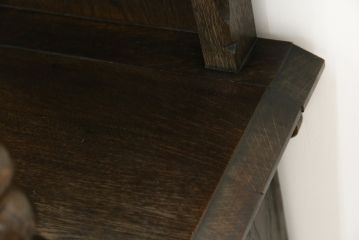 和製ビンテージ　神戸洋家具　凝ったデザインが目を引くナラ材製サイドボード(飾り棚、サイドキャビネット、収納棚、戸棚、ヴィンテージ)(R-067153)