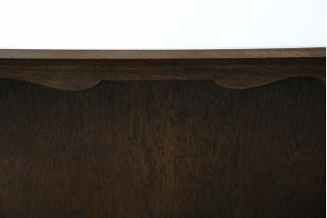 和製ビンテージ　神戸洋家具　凝ったデザインが目を引くナラ材製サイドボード(飾り棚、サイドキャビネット、収納棚、戸棚、ヴィンテージ)(R-067153)