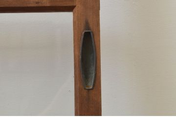 アンティーク建具　経年を感じさせる木味が魅力的なマス目(升目)ガラス戸1枚(引き戸、ガラス戸)(R‐067169)