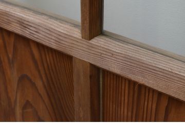 アンティーク建具　経年を感じさせる木味が魅力的なマス目(升目)ガラス戸1枚(引き戸、ガラス戸)(R‐067169)