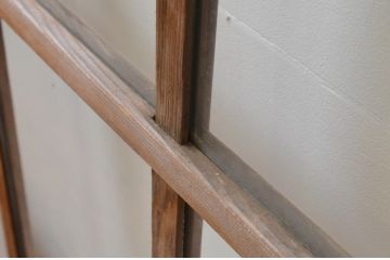 アンティーク建具　経年を感じさせる木味が魅力的なマス目(升目)ガラス戸1枚(引き戸、ガラス戸)(R‐067169)