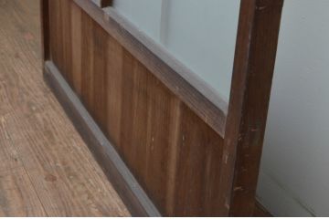アンティーク建具　レトロな雰囲気が魅力的なマス目(升目)のガラス戸1枚(引き戸)(R‐067176)