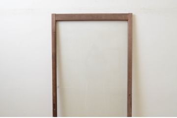 アンティーク建具 経年を感じさせる木味が魅力的 レトロな雰囲気漂う大判ガラス戸(引き戸)(R-067178)