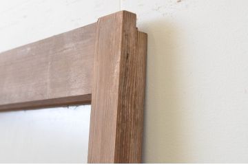 アンティーク建具 経年を感じさせる木味が魅力的 レトロな雰囲気漂う大判ガラス戸(引き戸)(R-067178)