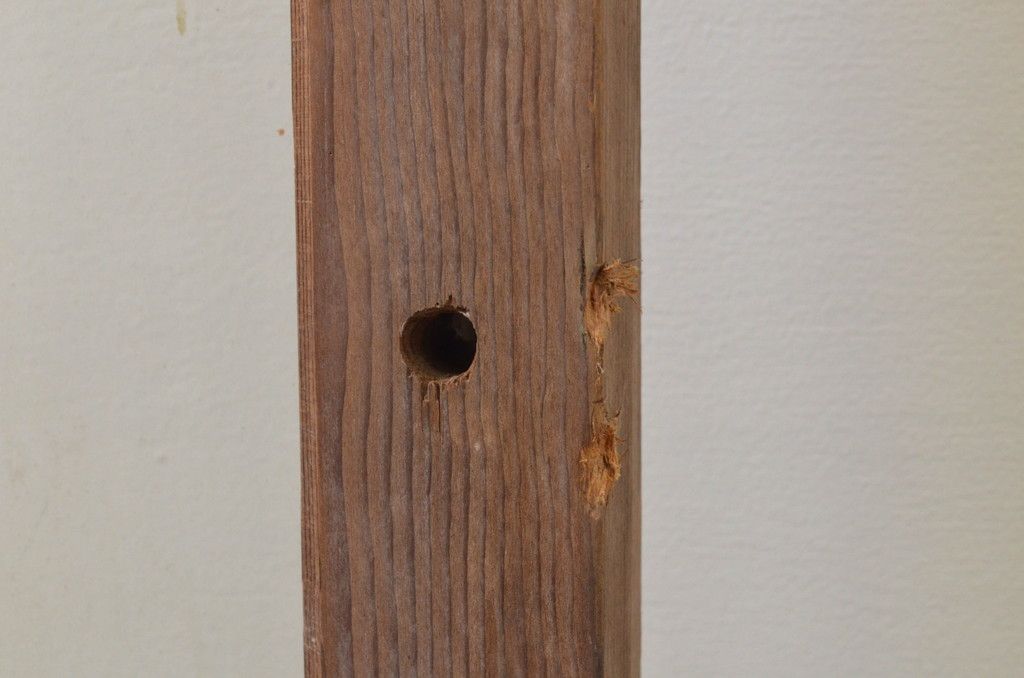 アンティーク建具 経年を感じさせる木味が魅力的 レトロな雰囲気漂う大判ガラス戸(引き戸)(R-067178)