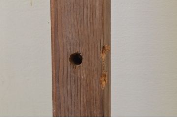 アンティーク建具 経年を感じさせる木味が魅力的 レトロな雰囲気漂う大判ガラス戸(引き戸)(R-067178)