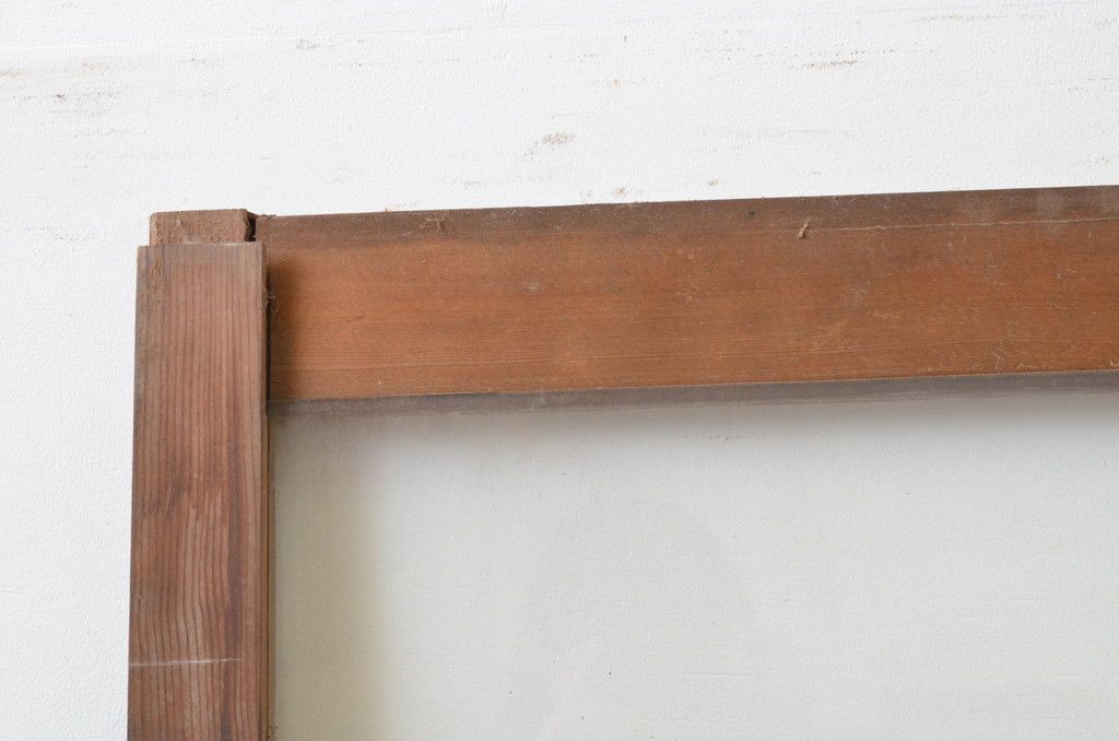 アンティーク建具 経年を感じさせる木味が魅力的 レトロな雰囲気漂う大判ガラス戸(引き戸)(R-067178)