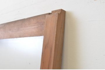 アンティーク建具 経年を感じさせる木味が魅力的 レトロな雰囲気漂う大判ガラス戸(引き戸)(R-067178)