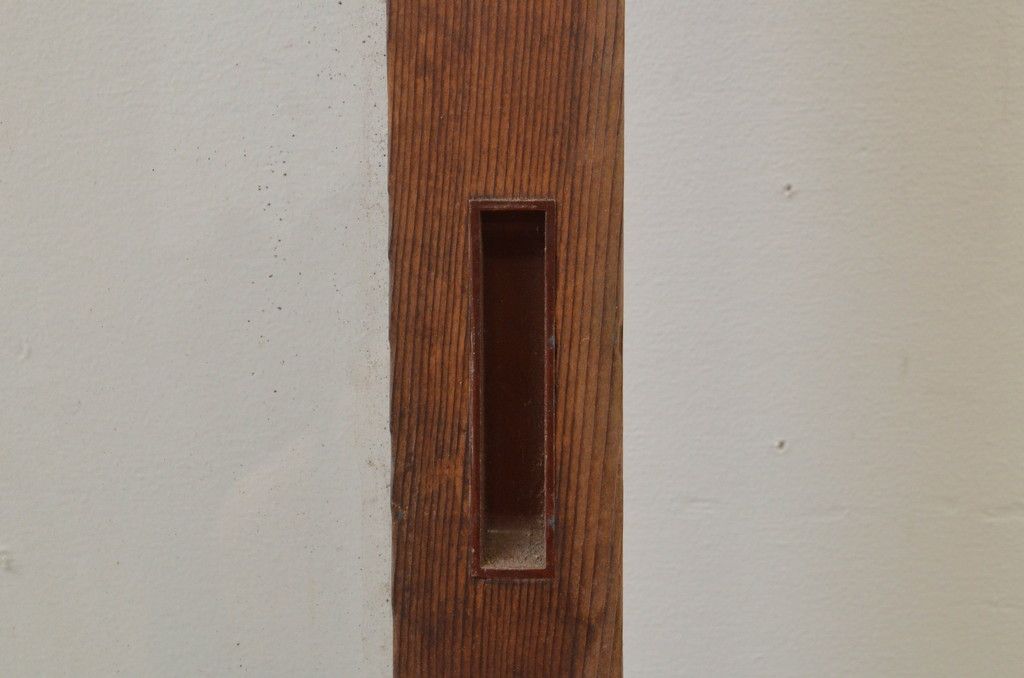 アンティーク建具 経年を感じさせる木味が魅力的 レトロな雰囲気漂う大判ガラス戸(引き戸)(R-067178)