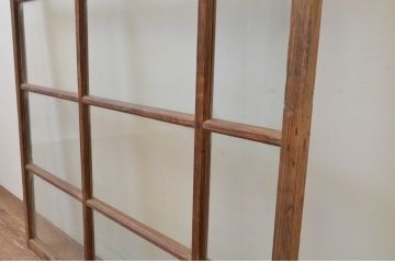 アンティーク建具　経年を感じさせる和の風情が魅力的なマス目(升目)の幅広ガラス戸1枚(引き戸)(R‐067179)