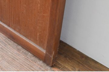 アンティーク建具　杉材一枚板　美しい杢目が魅力の幅狭引き戸2枚セット(板戸、ガラス戸)(R‐067181)