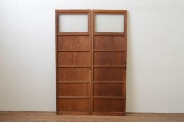 アンティーク建具　杉材一枚板　美しい杢目が魅力の幅狭引き戸2枚セット(板戸、ガラス戸)(R‐067181)
