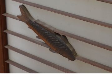 アンティーク建具　美しい鯉の彫刻が目を惹くガラス入り書院戸2枚セット(窓、ガラス戸、引き戸)(R‐067182)