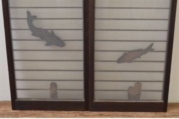 アンティーク建具　美しい鯉の彫刻が目を惹くガラス入り書院戸2枚セット(窓、ガラス戸、引き戸)(R‐067182)