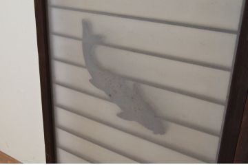 アンティーク建具　美しい鯉の彫刻が目を惹くガラス入り書院戸2枚セット(窓、ガラス戸、引き戸)(R‐067182)