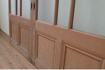 アンティーク建具　ペイント仕上げ限定　上手物!!　大正ロマンの雰囲気漂う古いナラ材のガラス戸2枚セット(引き戸)(R-067190)