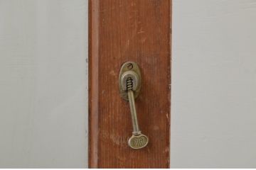 アンティーク建具　ペイント仕上げ限定　上手物!!　大正ロマンの雰囲気漂う古いナラ材のガラス戸2枚セット(引き戸)(R-067190)