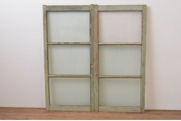 アンティーク建具　ペイント仕上げ限定　シンプルなデザインでインテリアに取り入れやすいペイントガラス窓2枚セット(引き戸、ガラス戸)(R-067192)
