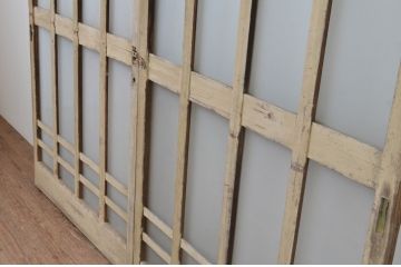 アンティーク建具　ペイント仕上げ限定　レトロな雰囲気が漂う玄関引き戸2枚セット(玄関戸、ガラス戸、格子戸)(R-067195)