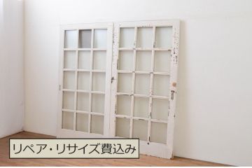 アンティーク建具　ペイント仕上げ限定　重厚!!存在感のある佇まいが魅力な升目(マス目)ペイントガラス戸2枚セット(引き戸、格子戸)(R-067198)