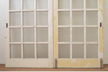アンティーク建具　ペイント仕上げ限定　重厚!!存在感のある佇まいが魅力な升目(マス目)ペイントガラス戸2枚セット(引き戸、格子戸)(R-067198)