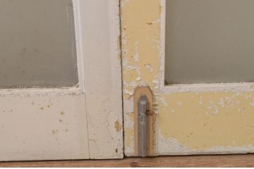 アンティーク建具　ペイント仕上げ限定　重厚!!存在感のある佇まいが魅力な升目(マス目)ペイントガラス戸2枚セット(引き戸、格子戸)(R-067198)
