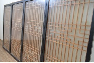 アンティーク建具　上質な和の空間作りにおすすめな両面ガラスの書院戸4枚セット(引き戸、ガラス戸、窓、組子入り)(R-067209)
