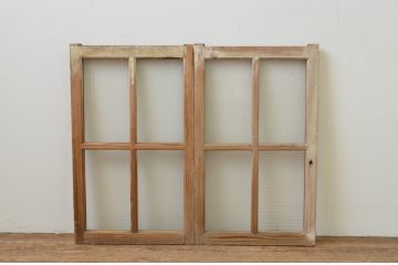 アンティーク建具　ペイント仕上げ限定　ペンキの剥げたシンプルなデザインが魅力のガラス窓2枚セット(引き戸、ガラス戸)(R-067210)