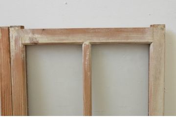 アンティーク建具　ペイント仕上げ限定　ペンキの剥げたシンプルなデザインが魅力のガラス窓2枚セット(引き戸、ガラス戸)(R-067210)